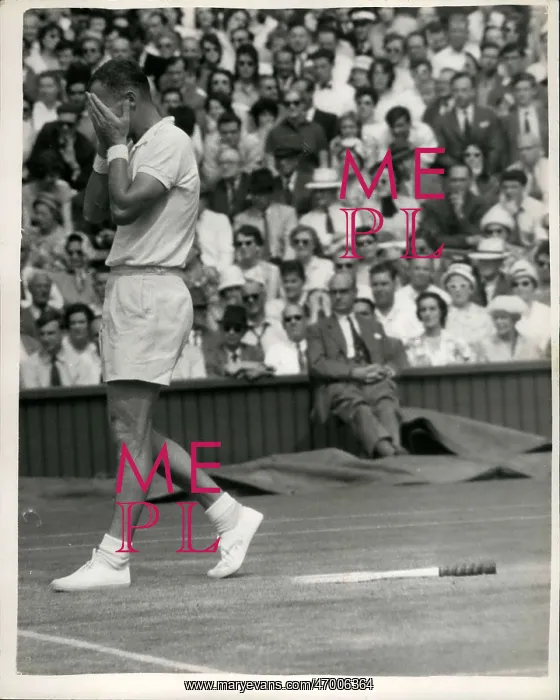 : Neale Fraser in tennis match at Wimbledon : Neale Fraser in tennis match at Wimbledon