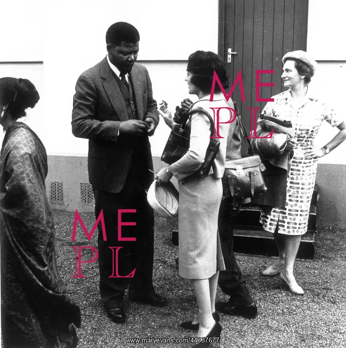 : Nelson Mandela Chatting to Ruth First : Nelson Mandela Chatting to Ruth First