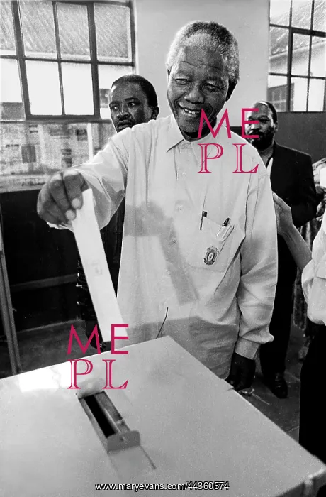 : Nelson Mandela votes for the first time in his life : Nelson Mandela votes for the first time in his life