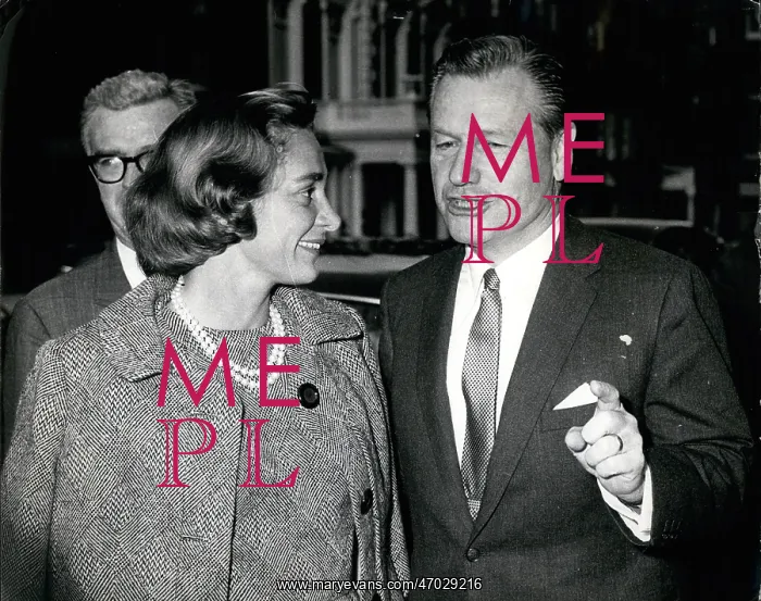 : Nelson Rockefeller and wife in London : Nelson Rockefeller and wife in London