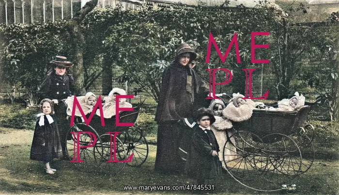 : The Nest, Clapton - Going for a Walk : The Nest, Clapton - Going for a Walk