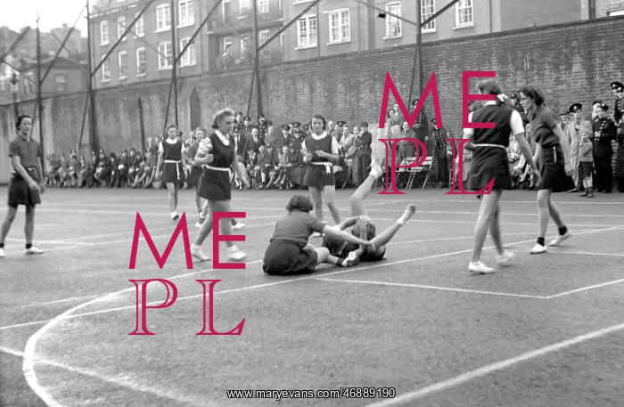: Netball match at Greycoat School, WW2 : Netball match at Greycoat School, WW2