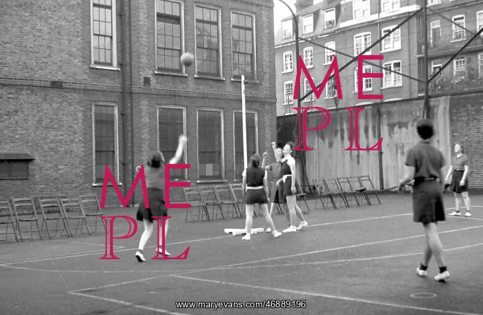 : Netball match at Greycoat School, WW2 : Netball match at Greycoat School, WW2