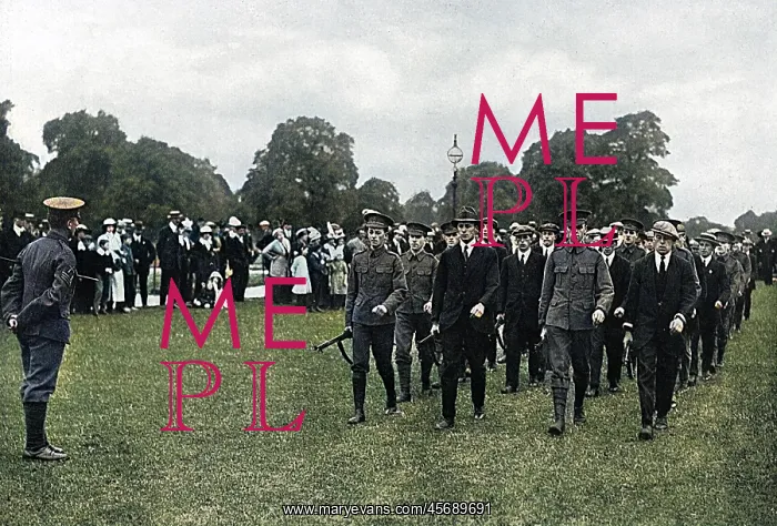 : The new army at drill in Hyde Park at the start of WWI : The new army at drill in Hyde Park at the start of WWI