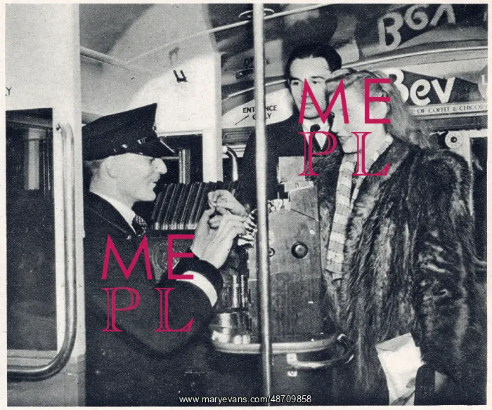 : New bus introduced to London 1945 : New bus introduced to London 1945