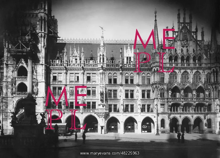 : New city hall on the Marienplatz in Munich : New city hall on the Marienplatz in Munich