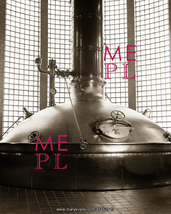 : New Copper Pressure Brew Kettle in Beer Brewery : New Copper Pressure Brew Kettle in Beer Brewery