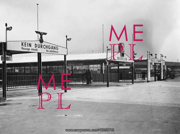 : New gate at Tempelhof Airport, 1934 : New gate at Tempelhof Airport, 1934