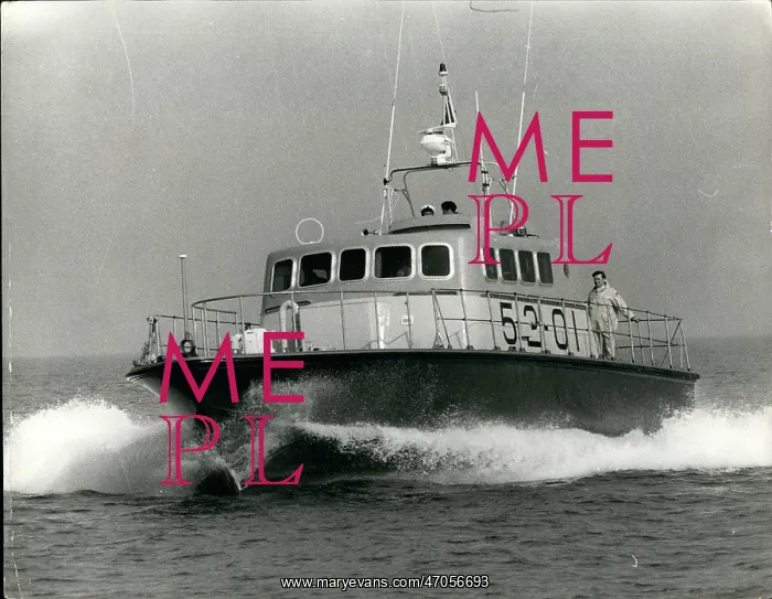 : New prototype lifeboat demonstrated, Littlehampton : New prototype lifeboat demonstrated, Littlehampton