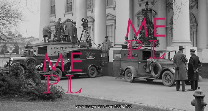 : Three new sound move trucks at the White House : Three new sound move trucks at the White House