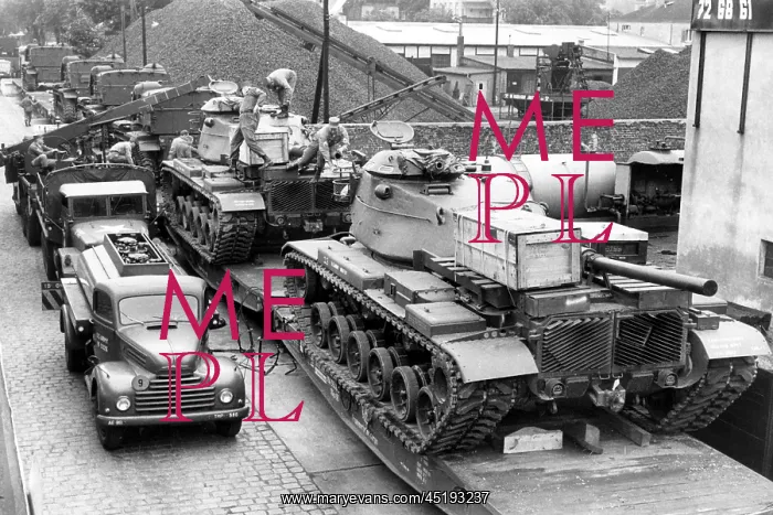 : New tanks for US brigade in Berlin : New tanks for US brigade in Berlin
