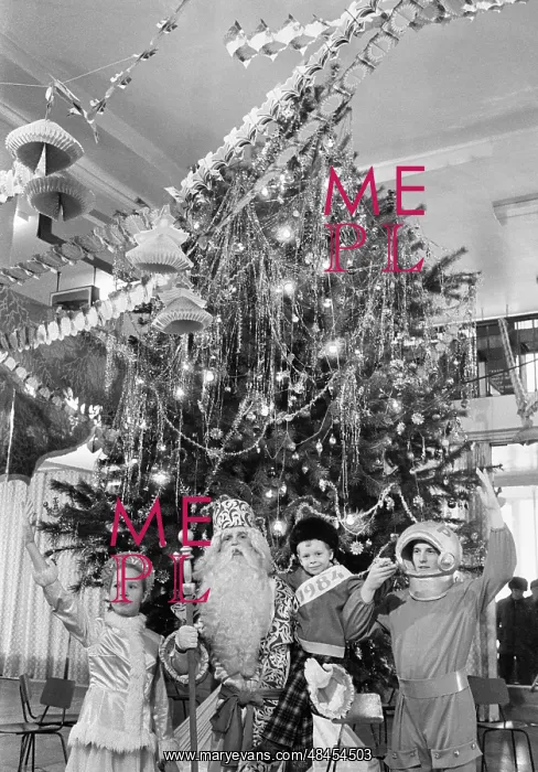: New Year?s celebration in Saratov, 1983 : New Year?s celebration in Saratov, 1983