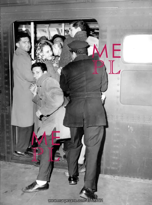 : New York City Subways - Crowds jam onto ? : New York City Subways - Crowds jam onto ?