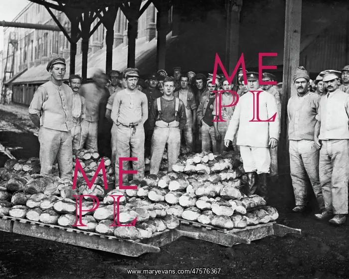 : Newly baked bread for the Western Front, WW1 : Newly baked bread for the Western Front, WW1