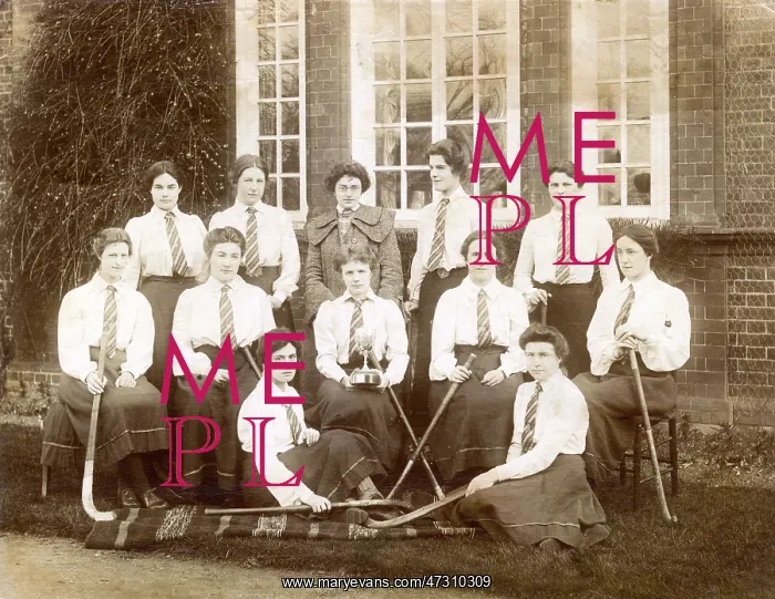 : NEWNHAM HOCKEY TEAM : NEWNHAM HOCKEY TEAM