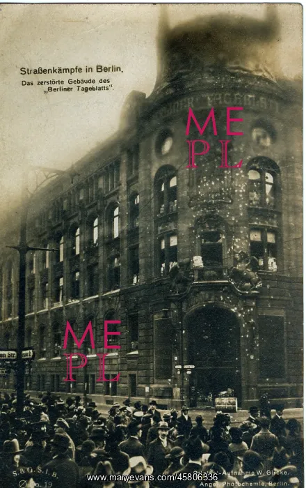 : Newspaper building on fire Berlin 1919 : Newspaper building on fire Berlin 1919