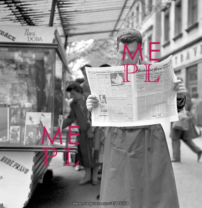 : Newspaper - daily press - reader : Newspaper - daily press - reader