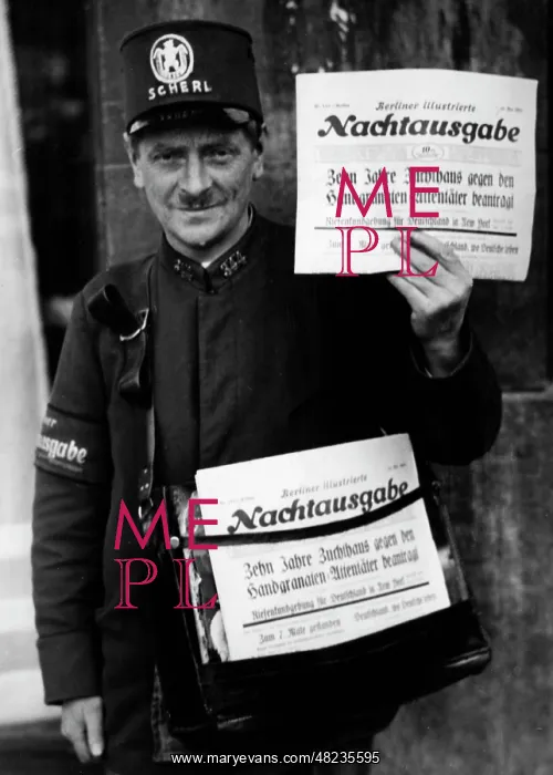 : Newspaper vendor, 1934 : Newspaper vendor, 1934
