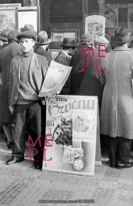  : Newspaper vendor, 1935, Prague