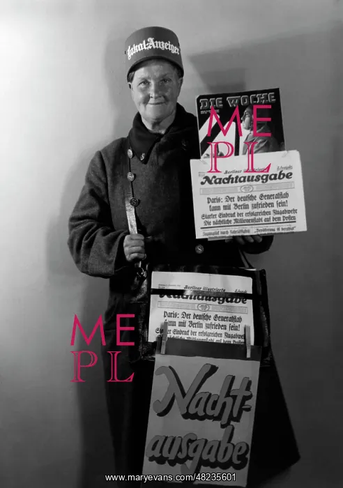 : Newspaper vendor, 1937 : Newspaper vendor, 1937