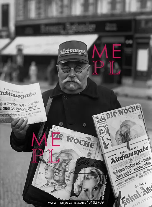 : Newspaper vendor in Berlin, 1934 : Newspaper vendor in Berlin, 1934