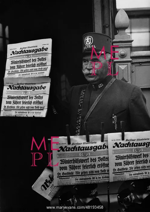 : Newspaper vendor in Berlin, 1934 : Newspaper vendor in Berlin, 1934