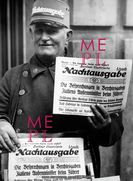 : Newspaper vendor in Berlin, 1936 : Newspaper vendor in Berlin, 1936