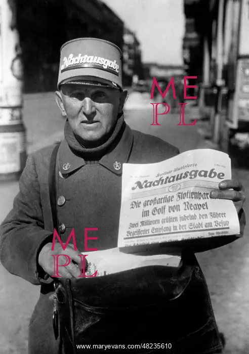 : Newspaper vendor in Berlin, 1938 : Newspaper vendor in Berlin, 1938