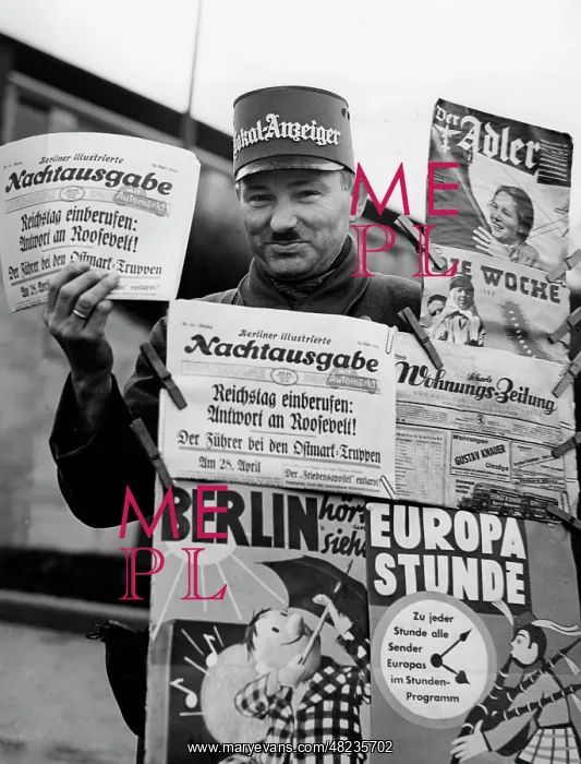: Newspaper vendor in Berlin, 1939 : Newspaper vendor in Berlin, 1939