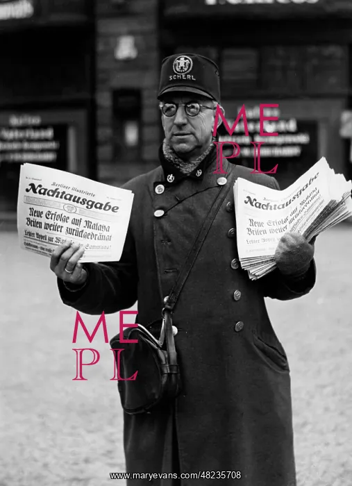  : Newspaper vendor in Berlin, 1942