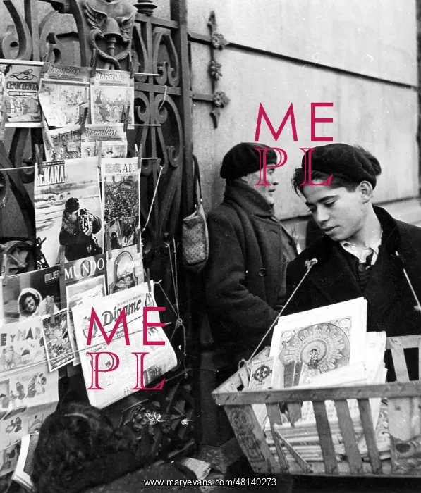 : Newspaper vendor in Madrid, 1942 : Newspaper vendor in Madrid, 1942