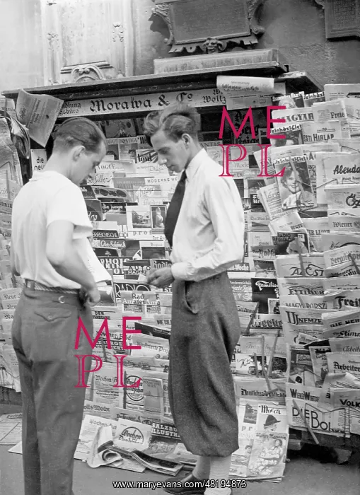 : Newstand in Vienna, 1936 : Newstand in Vienna, 1936