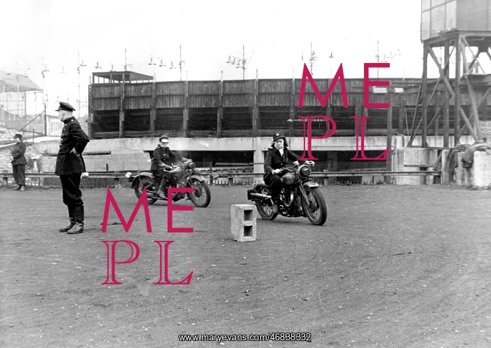 : NFS firewomen in dispatch rider training, WW2 : NFS firewomen in dispatch rider training, WW2