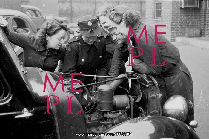 : NFS firewomen at work, rest and play, WW2 : NFS firewomen at work, rest and play, WW2