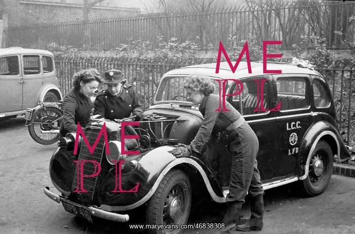 : NFS firewomen at work, rest and play, WW2 : NFS firewomen at work, rest and play, WW2