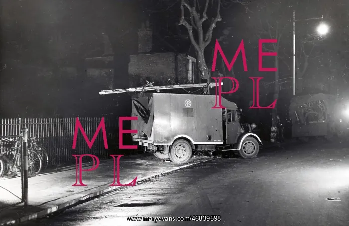 : NFS Heavy Unit vehicle accident, Ealing, WW2 : NFS Heavy Unit vehicle accident, Ealing, WW2