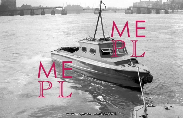 : NFS (London Region) fire float on the Thames, WW2 : NFS (London Region) fire float on the Thames, WW2