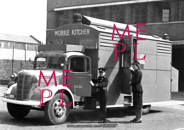 : NFS mobile kitchen in use, WW2 : NFS mobile kitchen in use, WW2