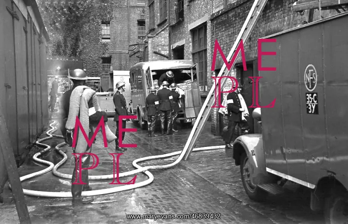 : NFS (Salvage Corps) working at a fire : NFS (Salvage Corps) working at a fire