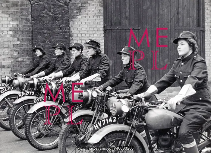 : NFS women in dispatch rider training, WW2 : NFS women in dispatch rider training, WW2