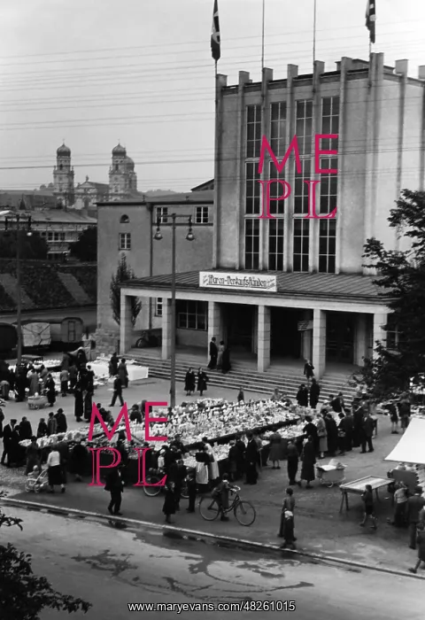 : Nibelungen Hall in Passau, 1943 : Nibelungen Hall in Passau, 1943