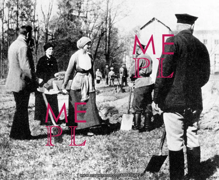 : Nicholas II with his daughters in captivity, 1917 : Nicholas II with his daughters in captivity, 1917