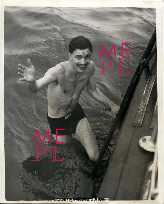 : Nick Jansen, escapologist, after stunt in River Thames : Nick Jansen, escapologist, after stunt in River Thames