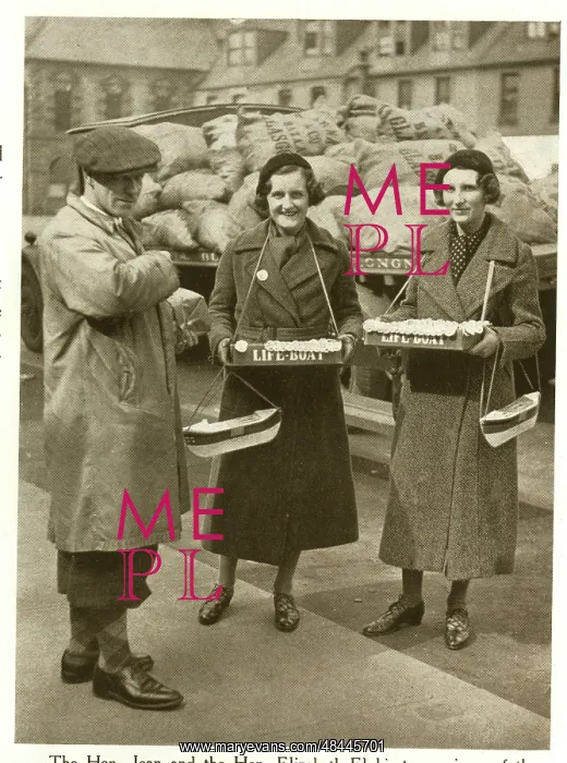 : Nieces of Duchess of York selling RNLI flags : Nieces of Duchess of York selling RNLI flags