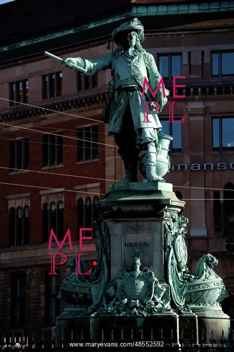  : Niels Juel (1629-1697). Statue