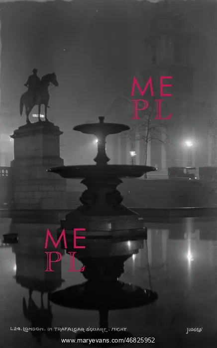 : Night in Trafalgar Square : Night in Trafalgar Square