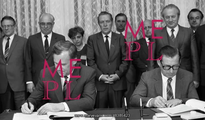 : Nikolai Ryzhkov visits Czechoslovakia : Nikolai Ryzhkov visits Czechoslovakia