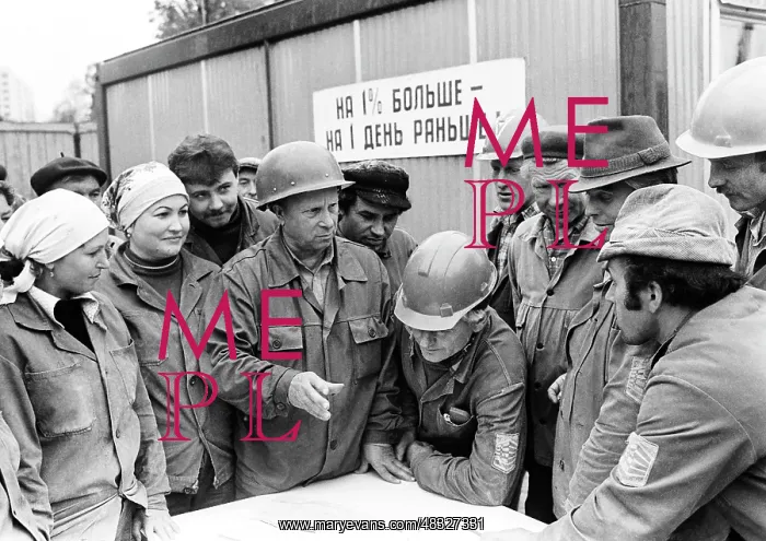 : Nikolai Zlobin's construction brigade, 1985 : Nikolai Zlobin's construction brigade, 1985