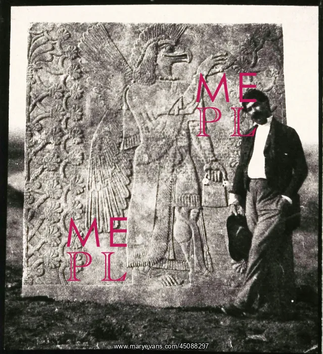 : Nimrud. EXCLUSIVE (b / w photo) Victor Place (1818 - 1875) in front of a : Nimrud. EXCLUSIVE (b / w photo) Victor Place (1818 - 1875) in front of a