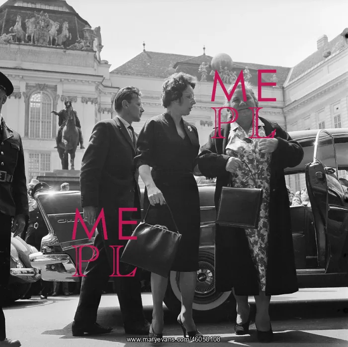 : Nina Khrushchev : Nina Khrushchev